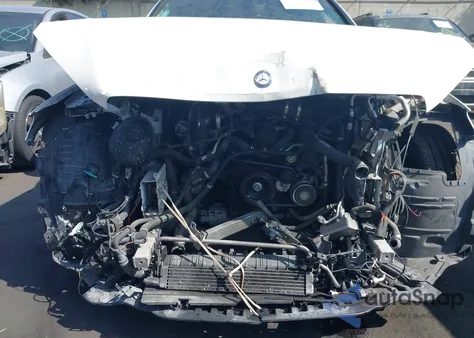 2015 Mercedes-Benz C-Class C 300 z USA, uszkodzony, nr VIN 55SWF4JB9FU094811